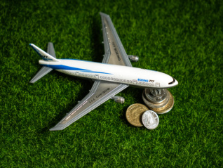 国际航协警告航油供应恢复需数月， 全球多航司削减航班、上调票价应对压力