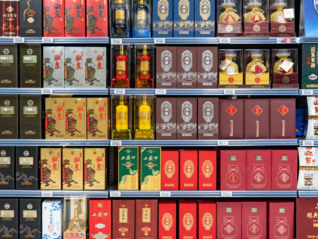 白酒大公司寻底