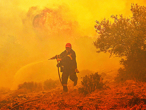 年度影像特辑③丨“最热一年”：2023年，极端天气下生活着的人们