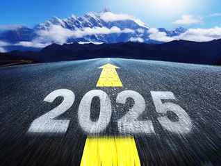 界面新闻评选2025年度风光财经人物：从“崇拜英雄”走向“个体觉醒”