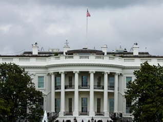 白宫记者晚宴发生枪击事件，特朗普紧急撤离后称一名枪手已被捕