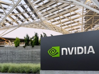 英伟达市值升破5.26万亿美元，时隔半年再度刷新纪录