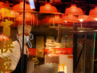 财说|同庆楼业绩增长背后，藏着重资产与关联交易隐忧