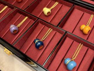 被金价牵着走的老铺黄金，还远远不是一个奢侈品牌