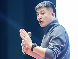 张雪峰“心脏骤停”正在抢救？合伙人称暂时无可奉告，助理回应不知情